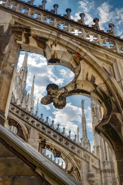 Střechy Milan Cathedral — Stock fotografie