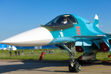 Yeni Rus bombardıman Sukhoi Su-34