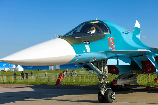 Yeni Rus bombardıman Sukhoi Su-34