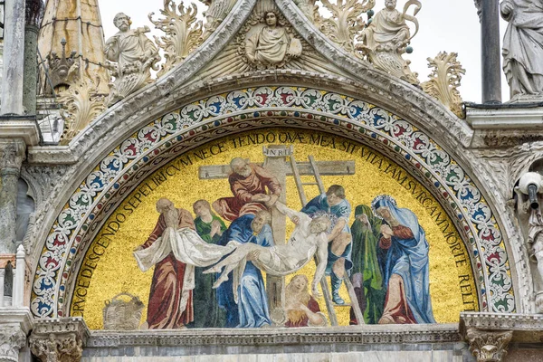 Mosaikkfasade av Markuskirken i Venezia – stockfoto