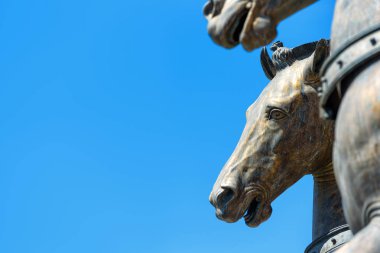 San Marco bronz at mavi gökyüzü arka plan üzerinde