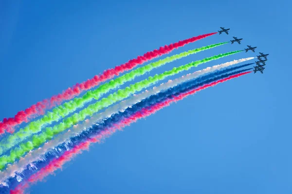 Kunstflugteam aus den Vereinigten Arabischen Emiraten — Stockfoto