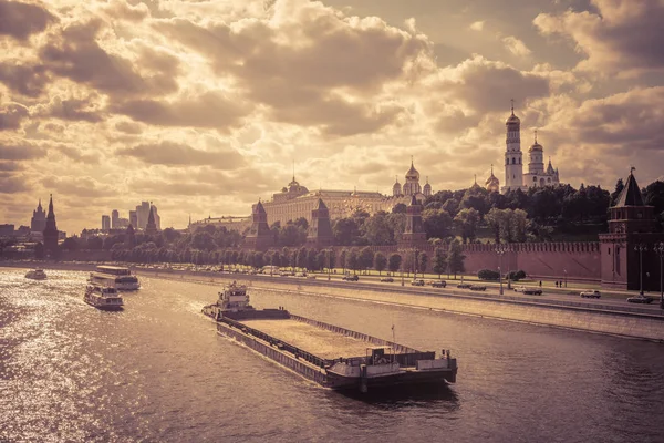 Vista del río Moskva y del Kremlin de Moscú —  Fotos de Stock