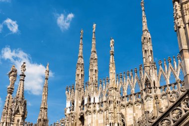 Milano Katedrali'ne çatısı 