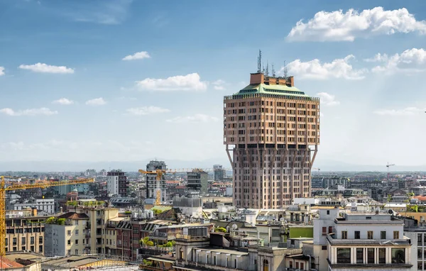 Velasca Kulesi ile Milan manzarası — Stok fotoğraf