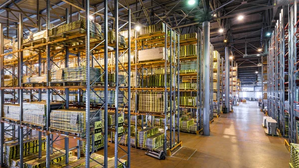 Büyük modern ambar