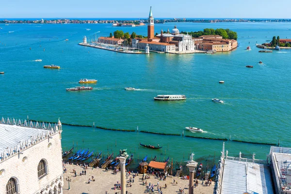 Пташиного польоту Венеції з морем — стокове фото