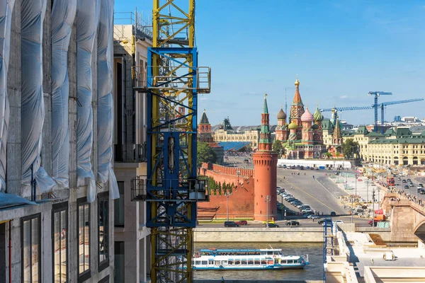 Moderne stedelijke constructie in centrale Moskou — Stockfoto