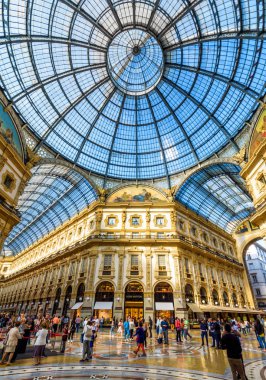 Milano Galleria Vittorio Emanuele II'nin içinde