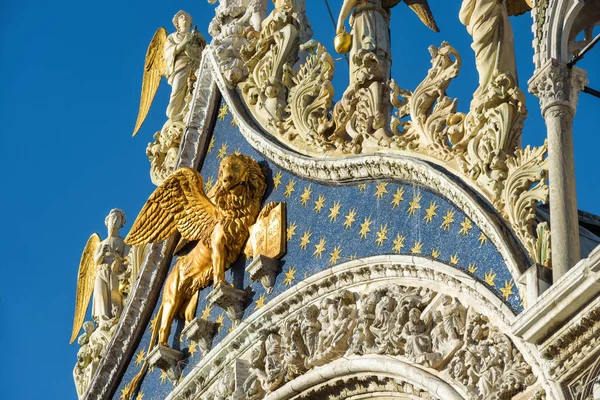 Façade de la basilique Saint-Marc à Venise — Photo
