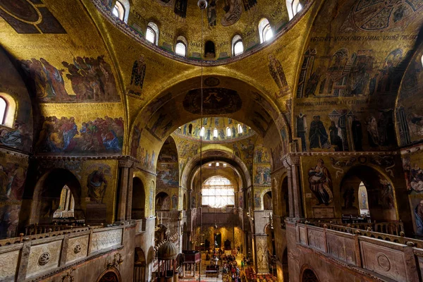 Interieur van de San Marco basiliek in Venetië — Stockfoto