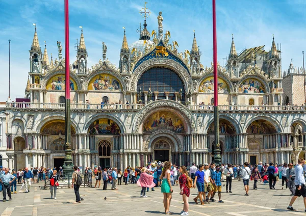 イタリア、ヴェネツィアのサン ・ マルコ寺院 — ストック写真