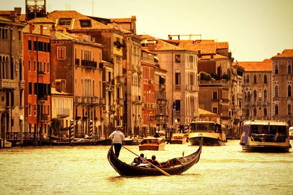 Gran canal en Venecia, Italia — Foto de Stock