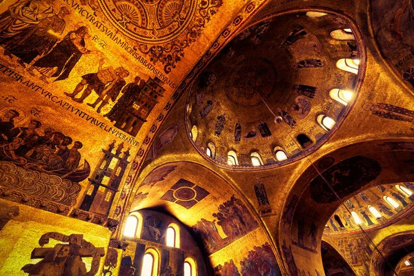 Interior of the Basilica di San Marco in Venice — Stock Photo, Image