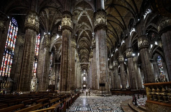 Belsejében a Duomo di Milano, Milánó, Olaszország — Stock Fotó