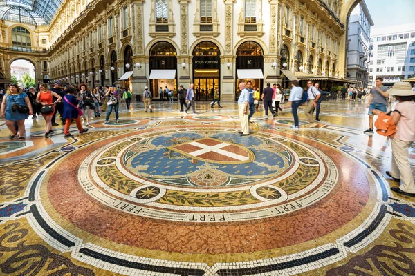 Галерея Вітторіо Емануеле II у Мілані (Італія). — стокове фото
