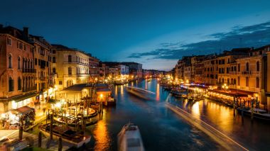 Gece Grand canal Venedik, İtalya