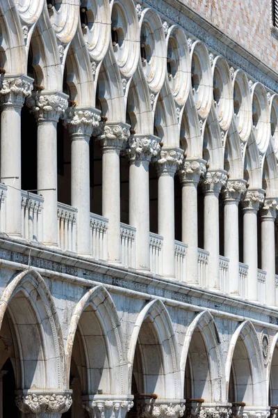 Fachada del Palacio Ducal de Venecia — Foto de Stock