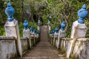 Antik Budist rock tapınak Mulkirigala, Sri Lanka