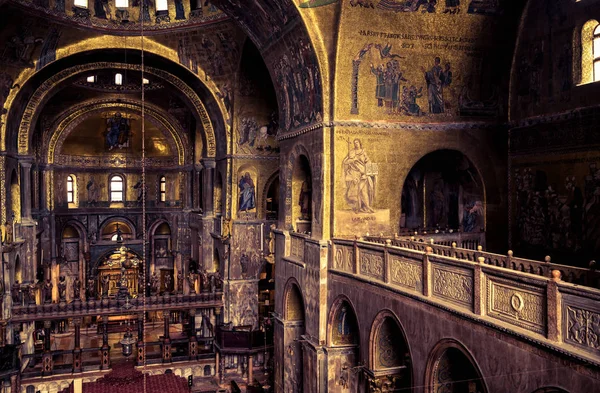 Interiér baziliky svatého Marka v Benátkách — Stock fotografie