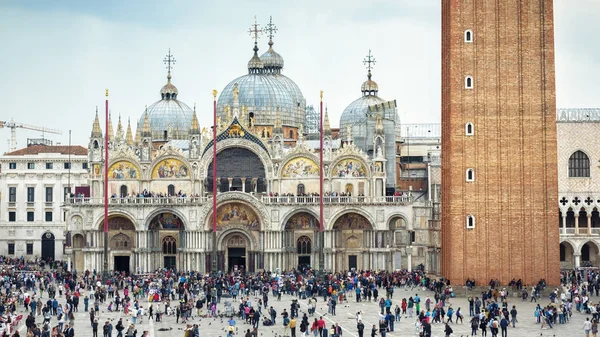 イタリア、ヴェネツィアのサン ・ マルコ寺院 — ストック写真