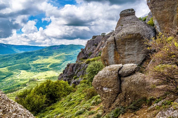 Скалы на горе Демерджи в Крыму — стоковое фото