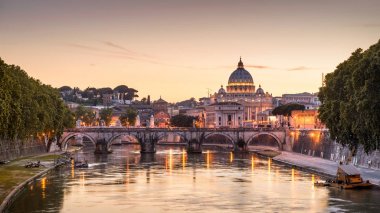 Roma ve Vatikan doğal gece görünümü