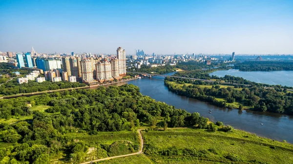 莫斯科与俄罗斯莫斯科河的鸟瞰图 — 图库照片