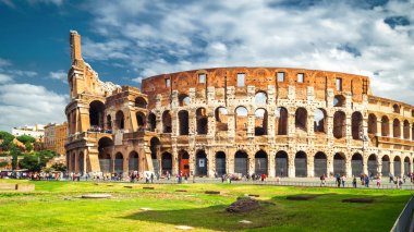 Colosseum veya güneş ışığı altında İtalya Roma Kolezyum