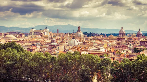 Aerial panoramic view of Rome in summer, Italy — Stock Photo, Image