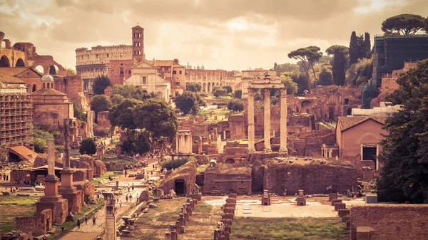 Vista panorámica del Foro Romano en Roma, Italia — Foto de Stock