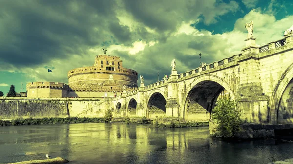 Castel Sant 'Angelo in summer, Rome, Italy — стоковое фото