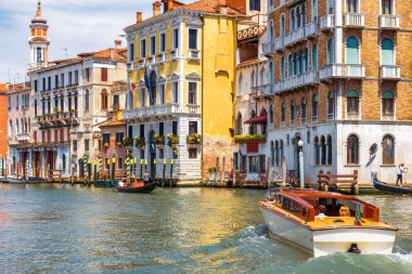 Su taksi yelken Venedik, İtalya Grand Canal boyunca