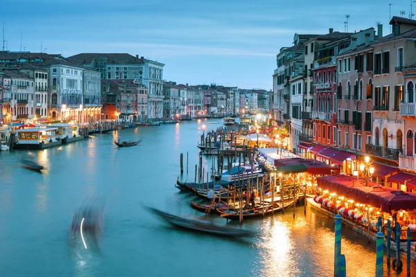 Gran Canal, rodado con una larga exposición, Venecia por la noche — Foto de Stock