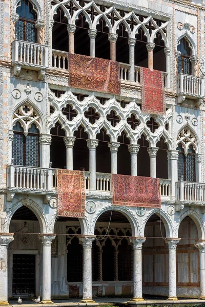 Palacio de Ca 'd' Oro en el Gran Canal, Venecia — Foto de Stock
