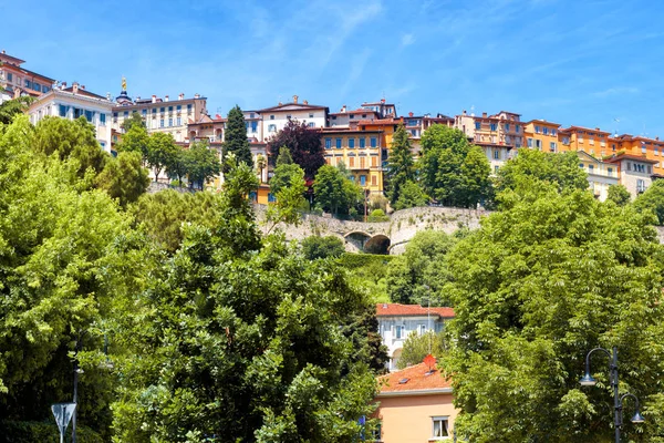 Panoramisch uitzicht op Citta Alta in Bergamo, Italië — Stockfoto