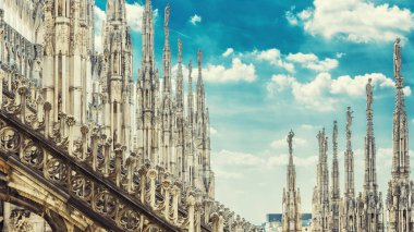 Milano Katedrali'ne çatı muhteşem panoramik manzaralı