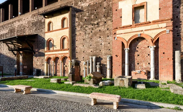 Castillo de Sforza (Castello Sforzesco), Milán, Italia —  Fotos de Stock