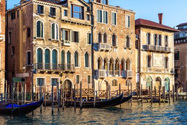 Antika evler, Venedik, İtalya. Bu yerleşim yerinin dış görünüşü