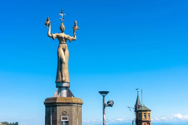 Célèbre statue d'Imperia dans le port de Konstanz. Imperia est un lan — Photo