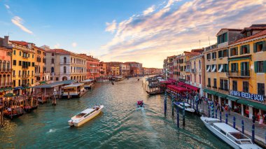 Gün batımında Venedik manzarası. Venedik 'in her yerinde güzel bir şehir