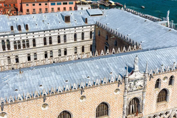 Doge 's Palace of Palazzo Ducale van bovenaf, Venetië, Italië. — Stockfoto