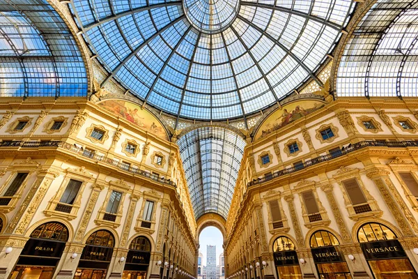 Panorama inside the Galleria Vittorio Emanuele II in Milan. This — Stock Photo, Image