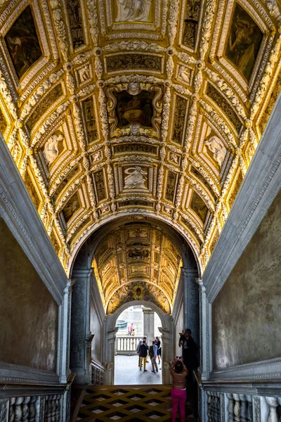 Escadaria do Renascimento dentro do Palácio do Doge em Veneza . — Fotografia de Stock