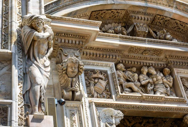Catedral de Milán (Duomo di Milano) primer plano, Milán, Italia. Detalle —  Fotos de Stock