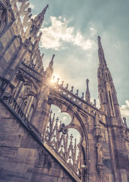 Cathédrale de Milan, Italie. Détail de la décoration de luxe de r — Photo