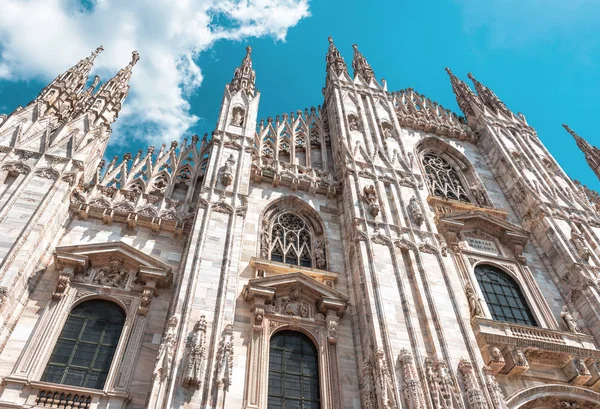 Catedral de Milão (Duomo di Milano), Itália. É o marco famoso — Fotografia de Stock