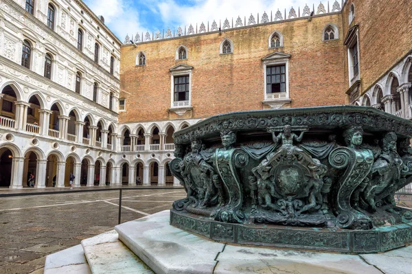 Doge`s Palace or Palazzo Ducale, Venice, Italy. It is a famous l — Stock Photo, Image