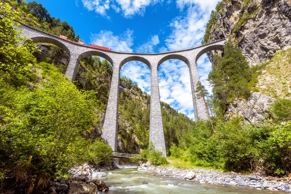 Landwasser Viaduct sul fiume, Filisur, Svizzera. È landm — Foto Stock