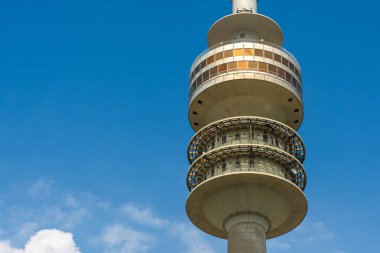 Münih, Almanya 'daki Olimpiyat Kulesi veya Olympiaturm. Üstün ayrıntıları